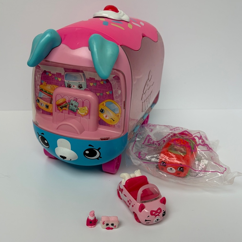 Shopkins Cupcake Truck Cutie Car Play n Display Collector’s Van with Car + Extra